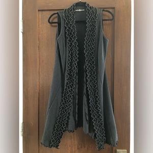Laura Hlavac Boutique sleeveless, long cardigan